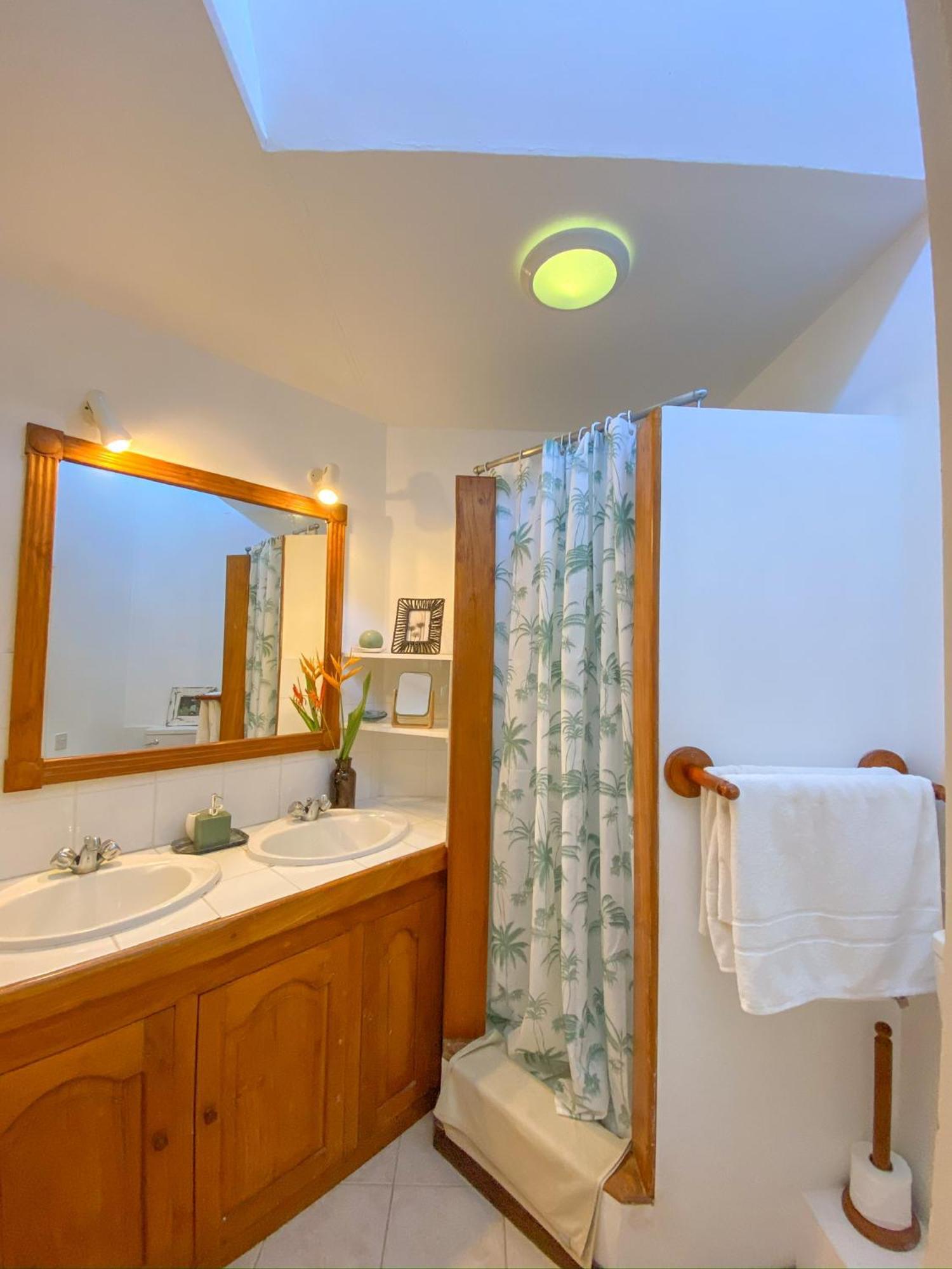 Chic With Private Pool, 1 Min To * Cap Malheureux